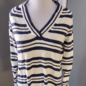NWT!  Gap white and navy stripe v-neck tunic sweater - size Large Tall